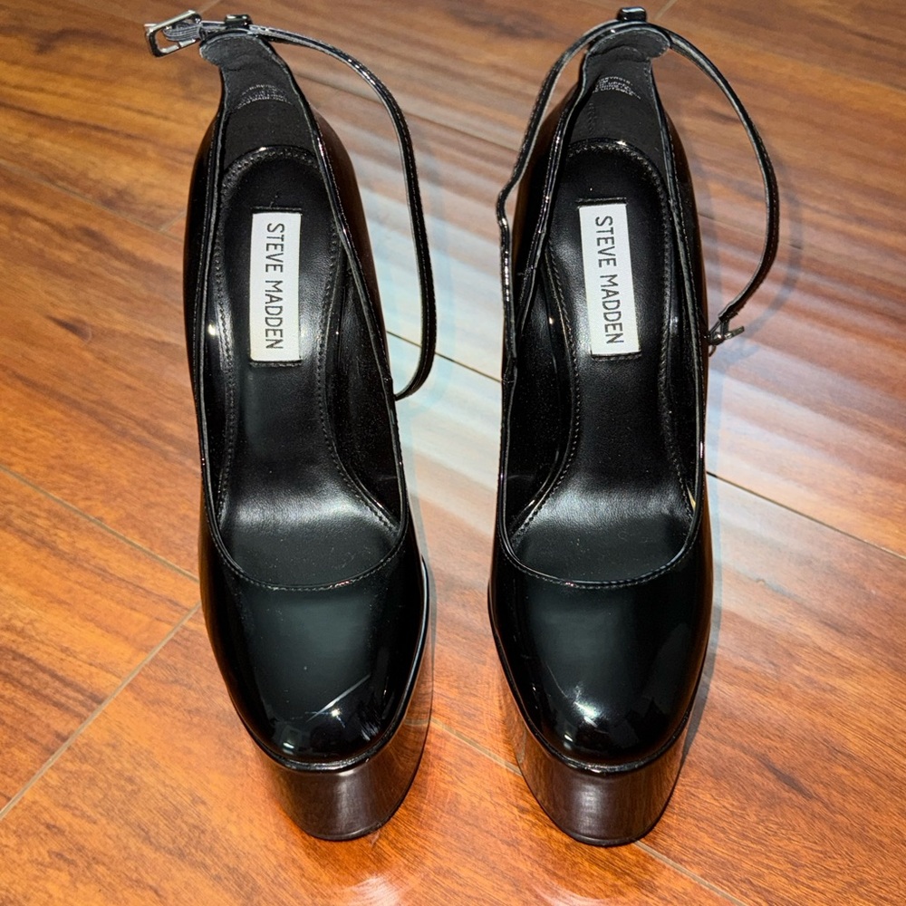Steve Madden Women’s Black Platform Pumps